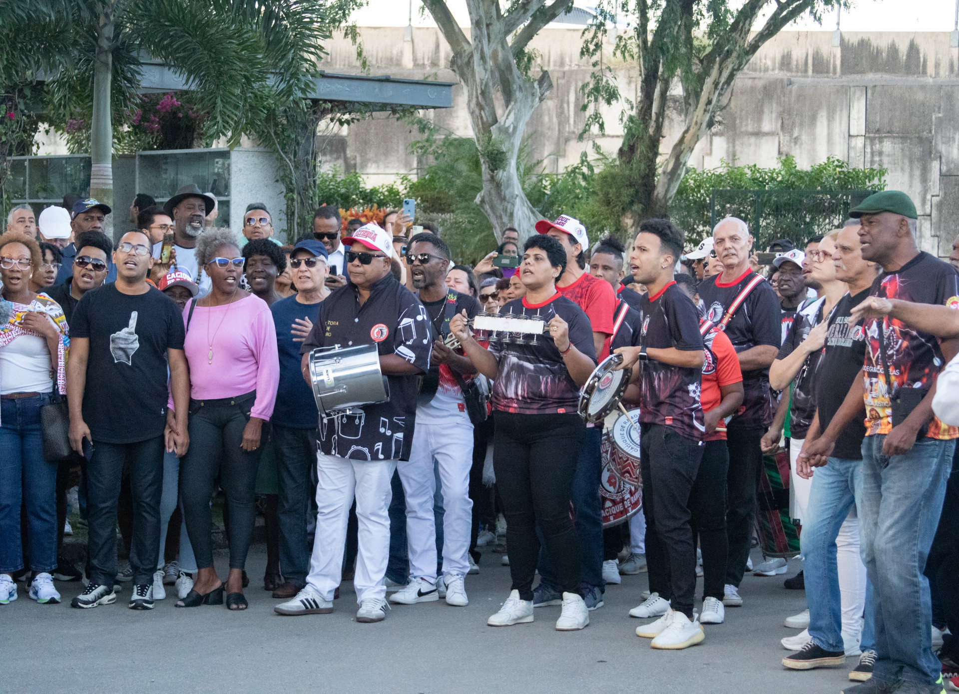 Enterro de Bira Presidente, fundador do Cacique de Ramos, nesta segunda-feira (16) - &Eacute;rica Martin/Ag&ecirc;ncia O Dia 