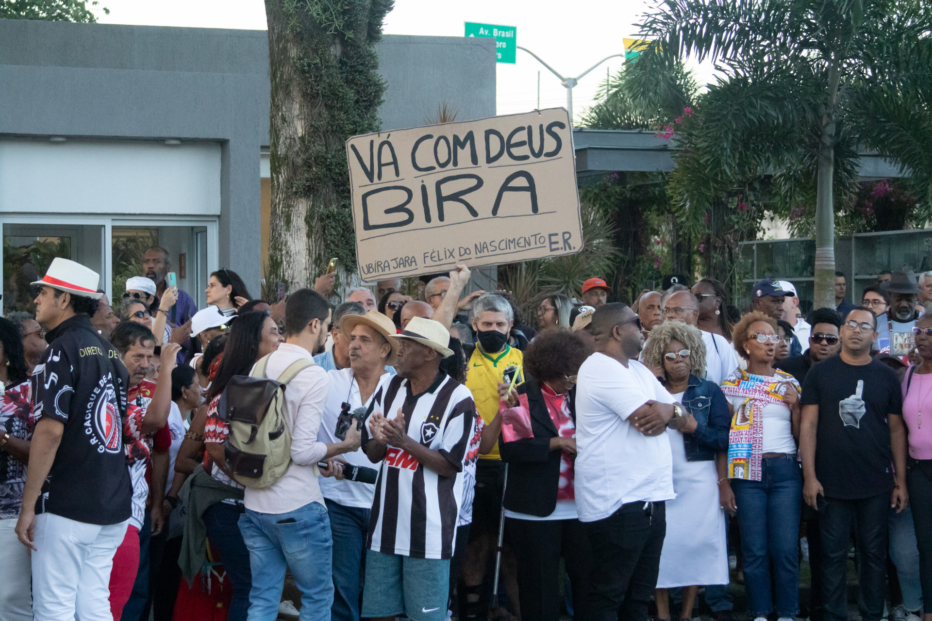Enterro de Bira Presidente, fundador do Cacique de Ramos, nesta segunda-feira (16) - &Eacute;rica Martin/Ag&ecirc;ncia O Dia 