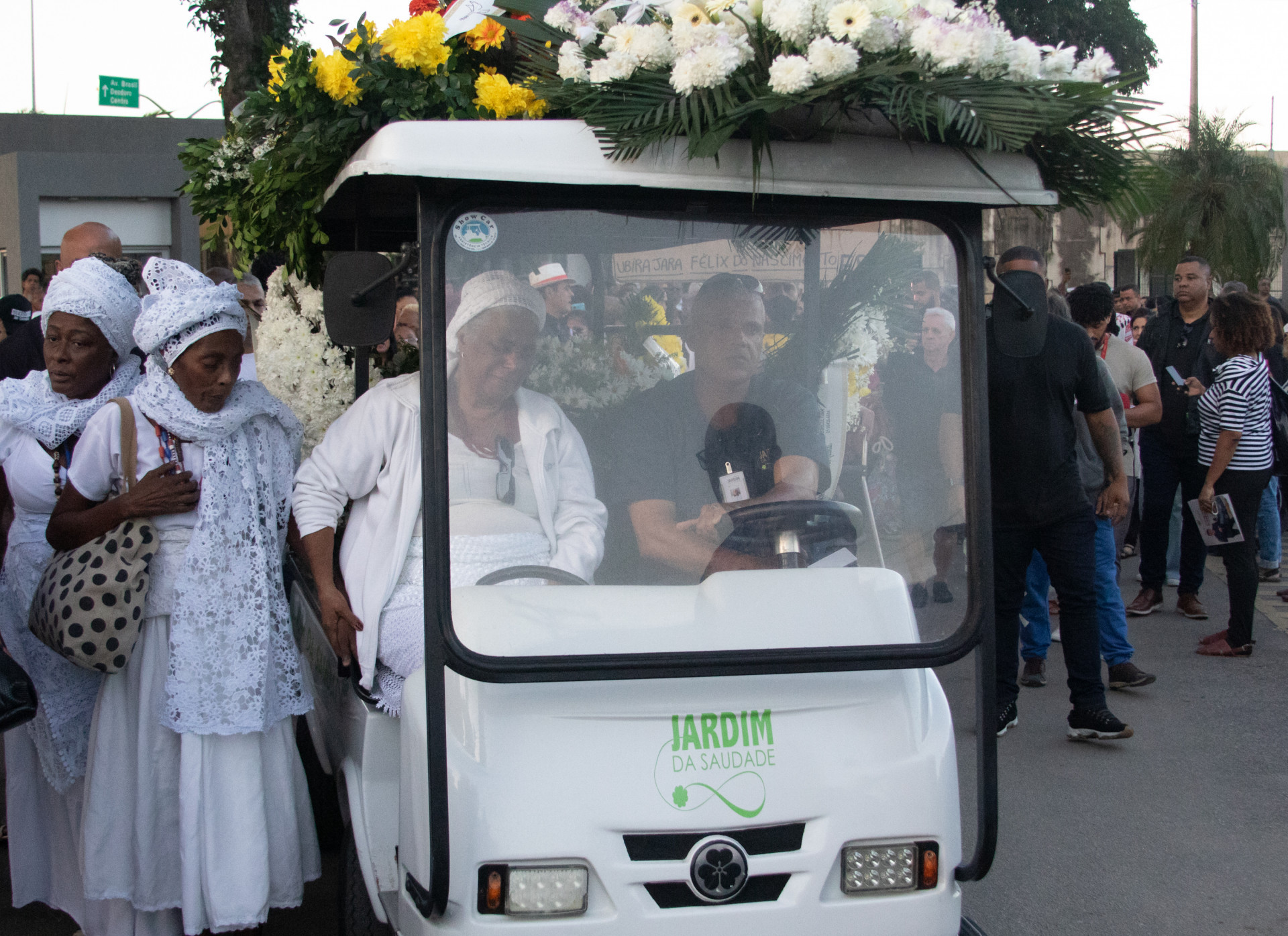 Enterro de Bira Presidente, fundador do Cacique de Ramos, nesta segunda-feira (16) - &Eacute;rica Martin/Ag&ecirc;ncia O Dia 