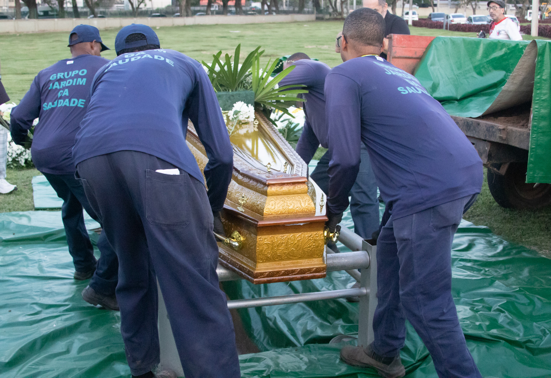 Enterro de Bira Presidente, fundador do Cacique de Ramos, nesta segunda-feira (16) - &Eacute;rica Martin/Ag&ecirc;ncia O Dia 