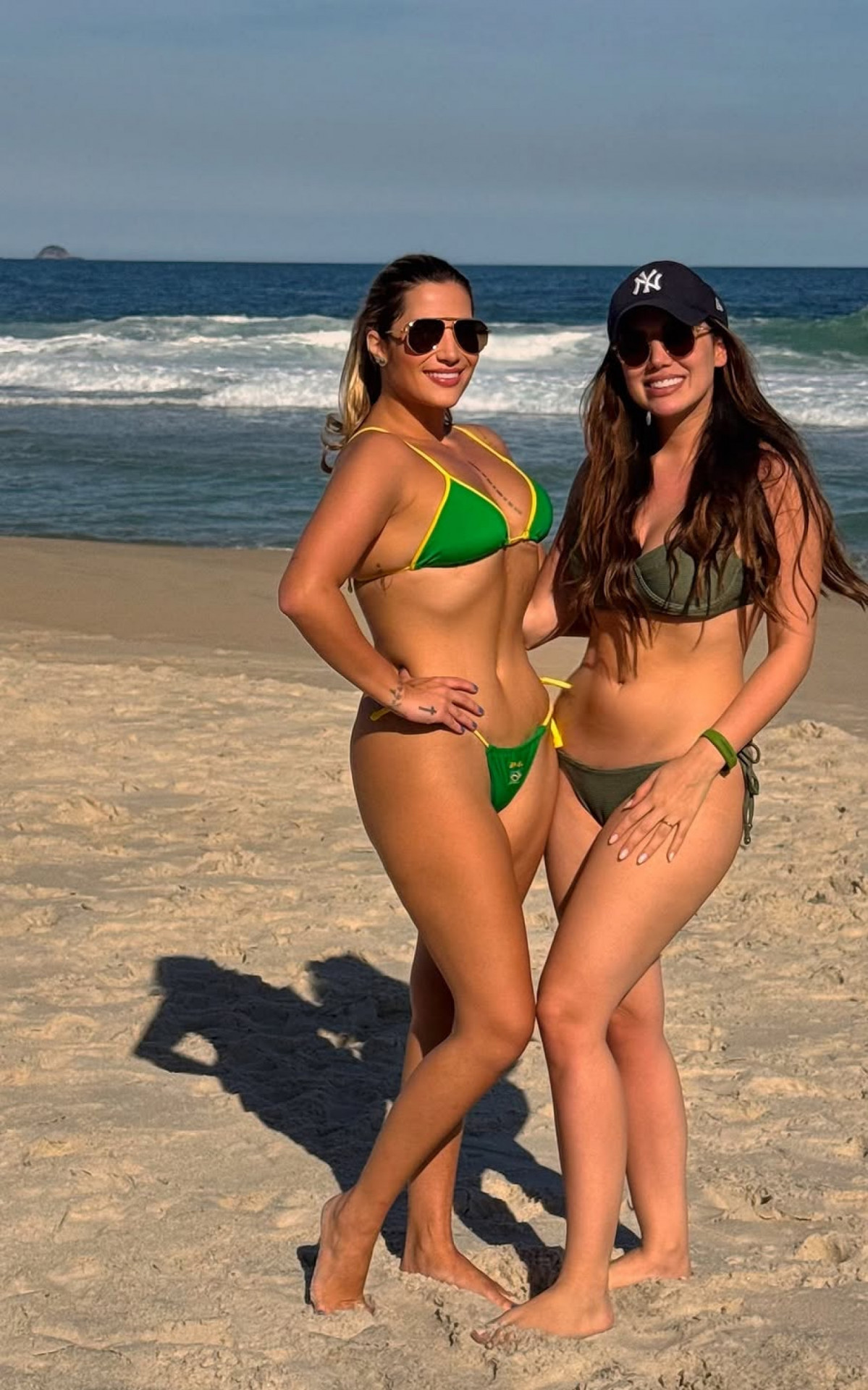 Jéssica Beatriz posa com amiga em praia - Reprodução/Imstagram