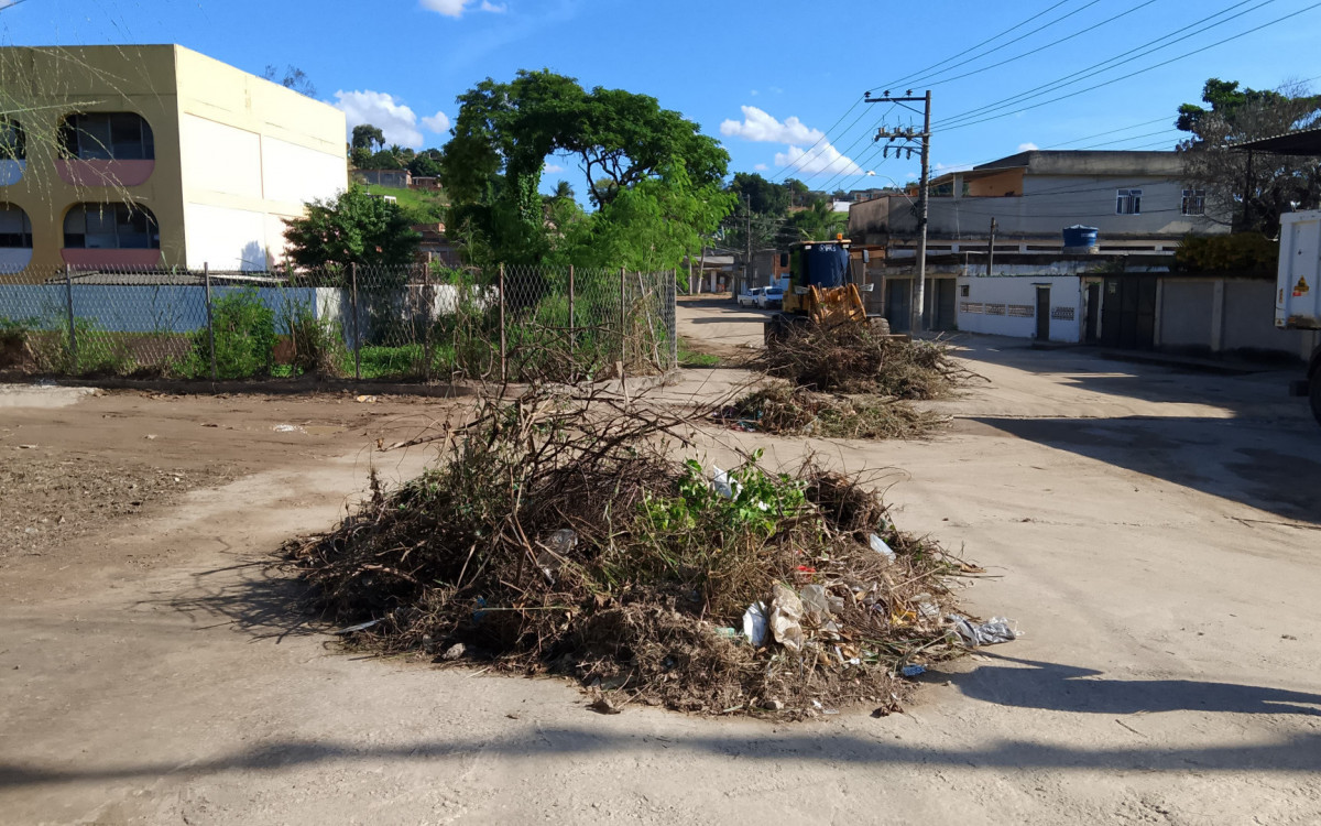O mutirão realizado pela Prefeitura recolheu lixo em diversas partes do município