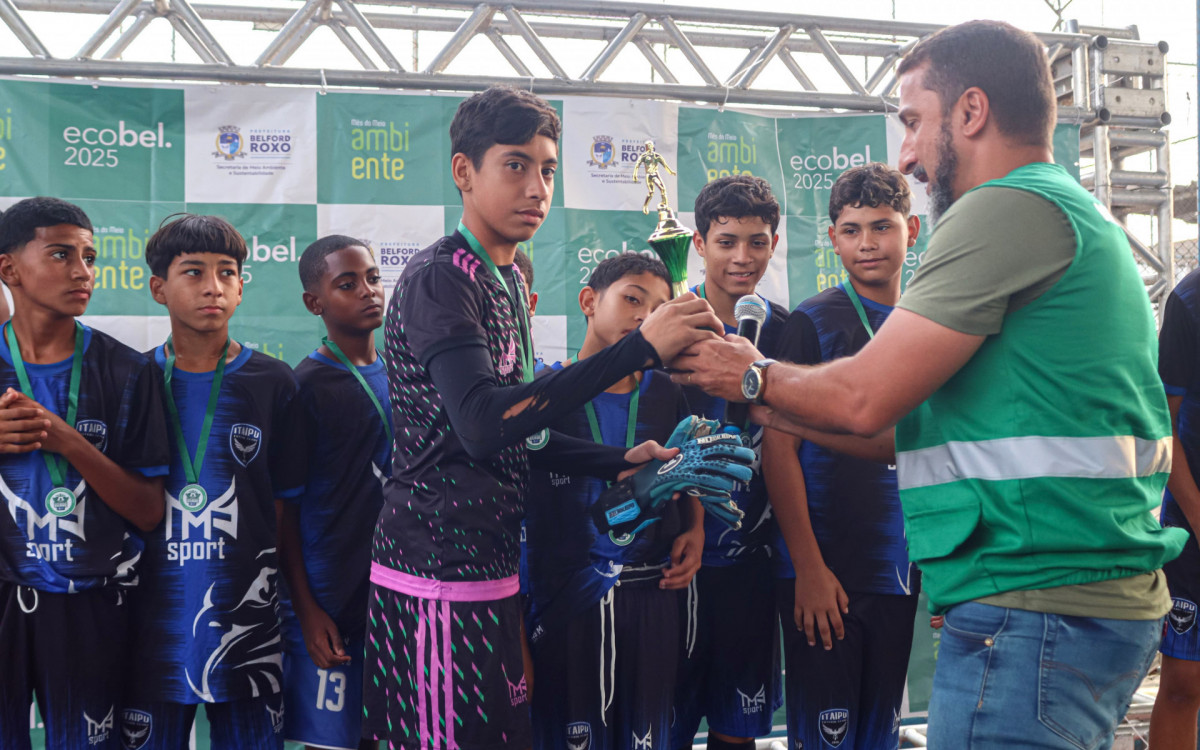 O goleiro Édson, capitão do Itaipu, quer ser jogador profissional e atuar pela seleção brasileira
