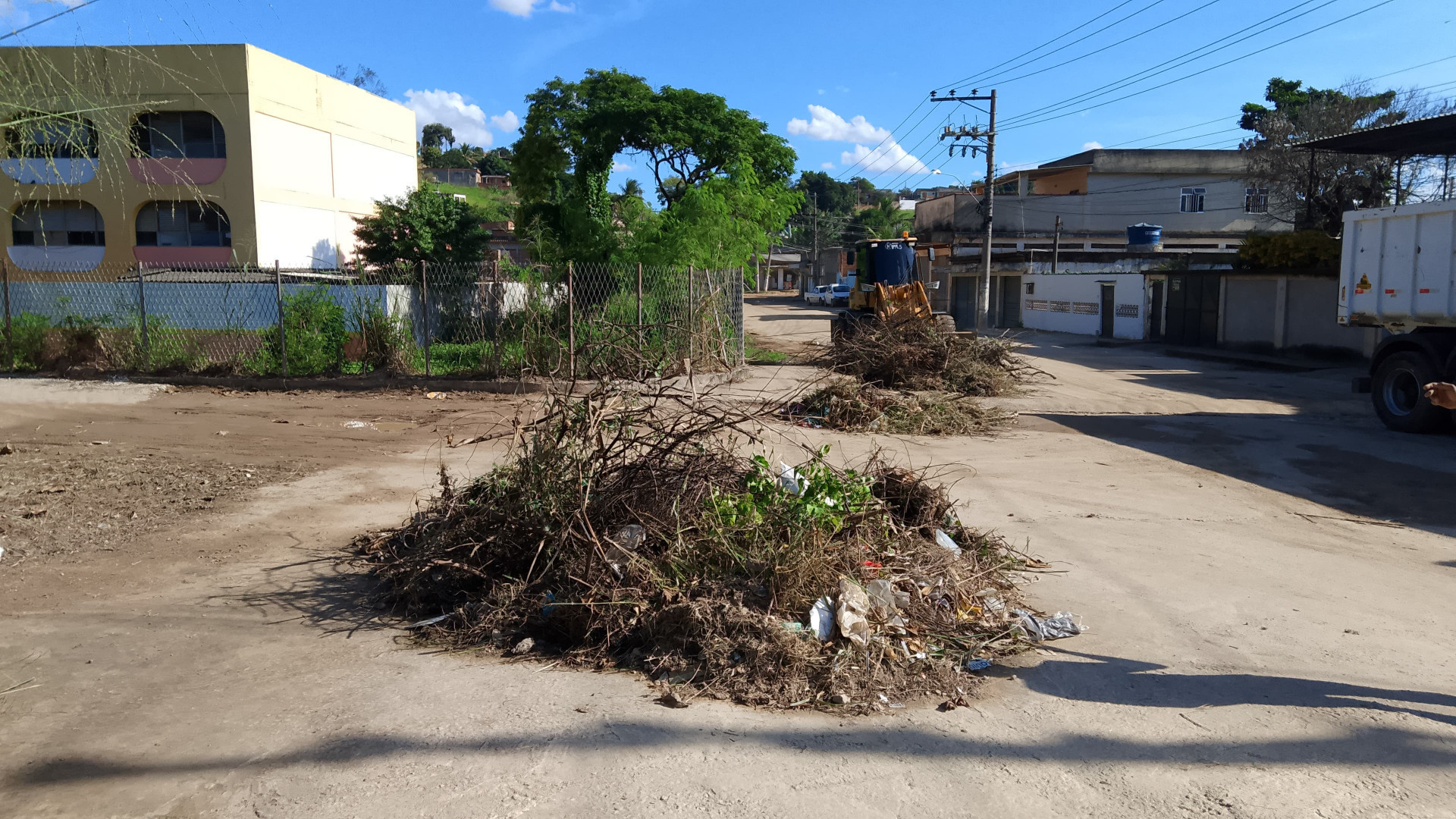 O mutir&atilde;o realizado pela Prefeitura recolheu lixo em diversas partes do munic&iacute;pio - Divulga&ccedil;&atilde;o / PMBR
