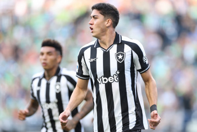 Botafogo deve receber dinheiro da venda de Jair antes de quitar a compra junto ao Santos