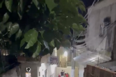 Quatro homens são presos com mais de mil embalagens de drogas em Niterói