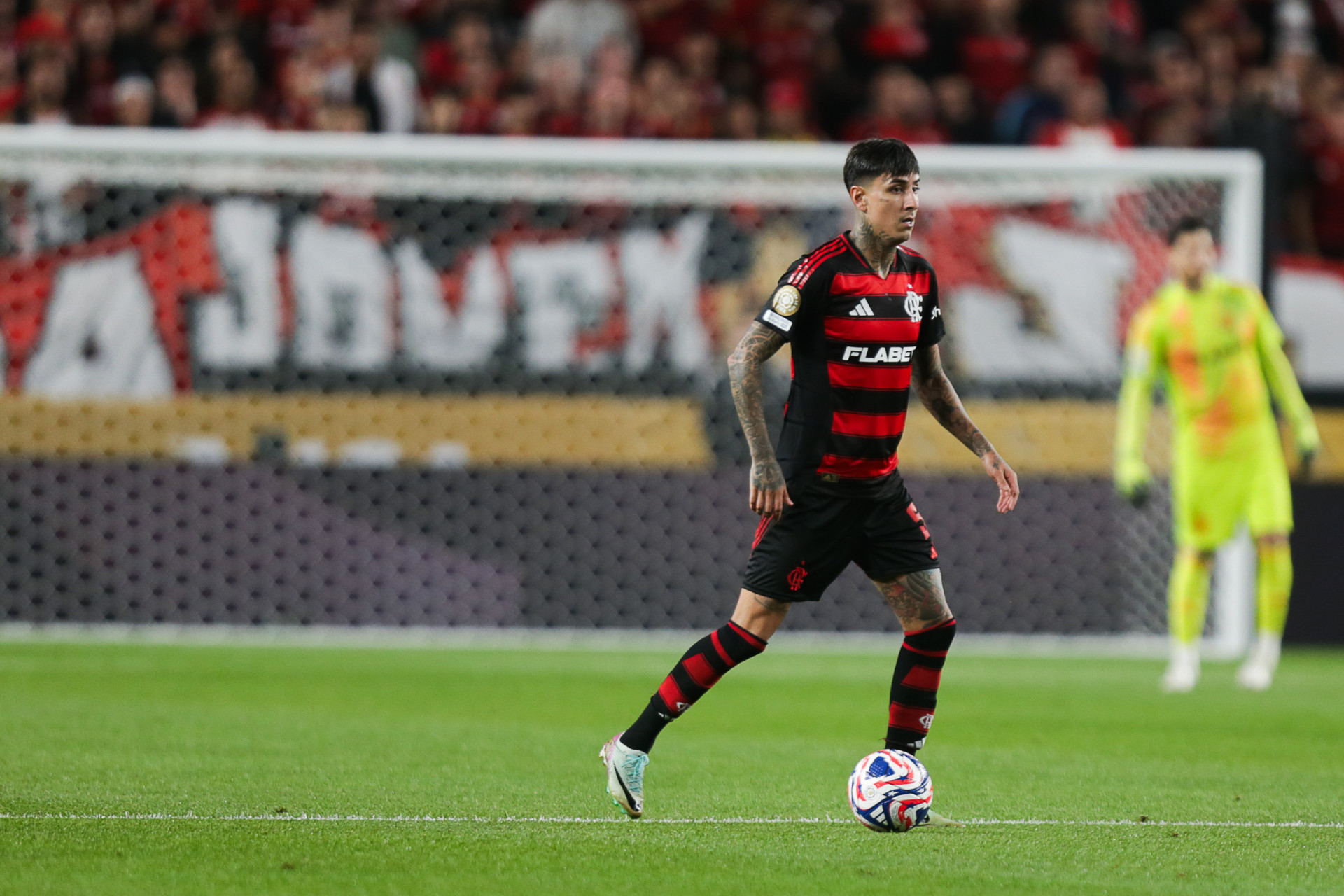 Erick Pulgar em ação pelo Flamengo contra o Espérance (TUN) - Gilvan de Souza / Flamengo