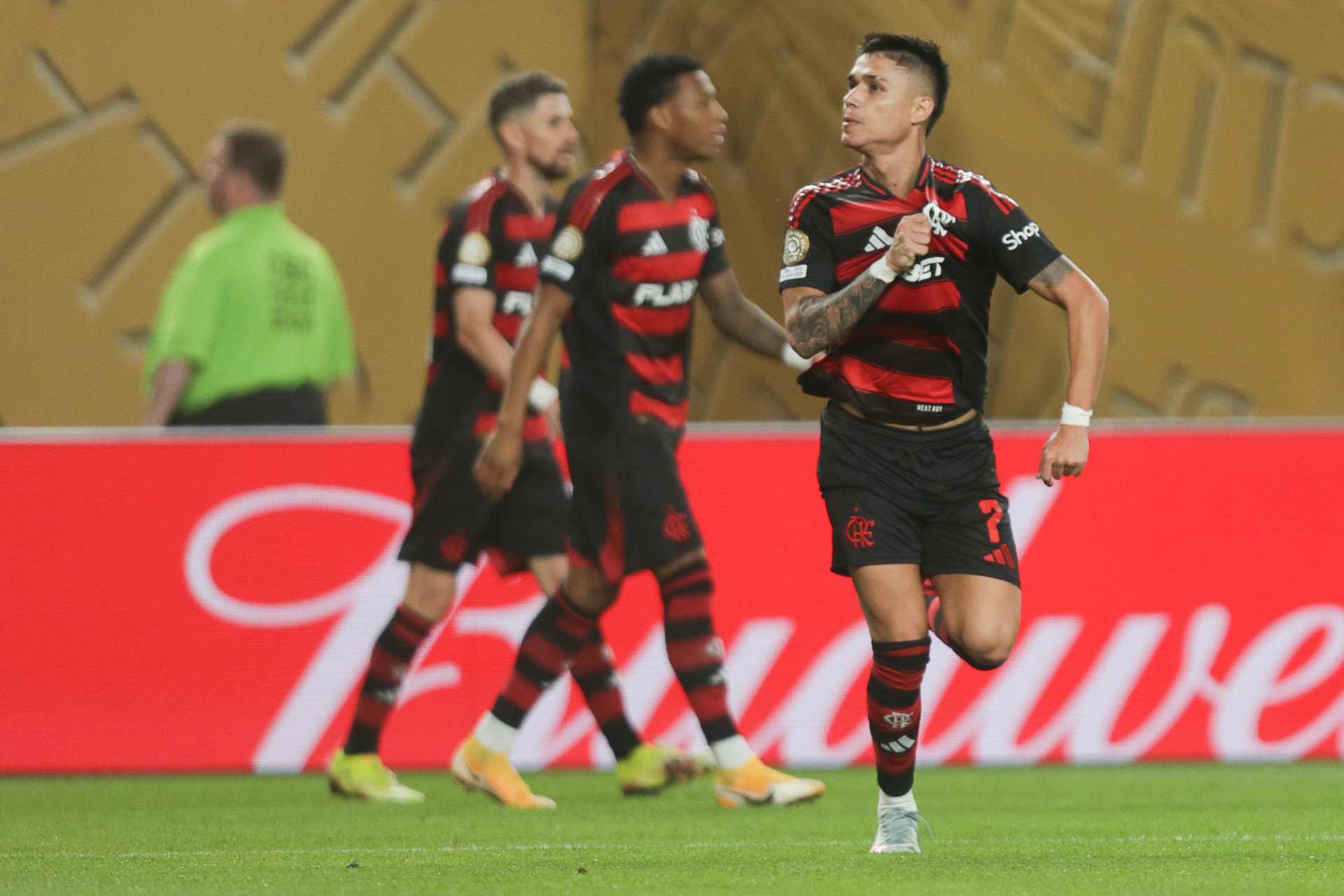 Luiz Araújo celebra gol marcado pelo Flamengo sobre o Espérance (TUN) - Gilvan de Souza / Flamengo