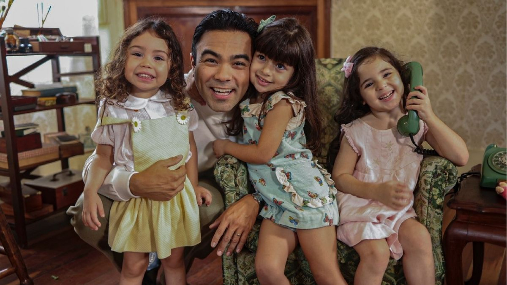 Mauro de Sousa interpreta o pai, Mauricio de Sousa no filme sobre trajetória do cartunista   - Divulgação 