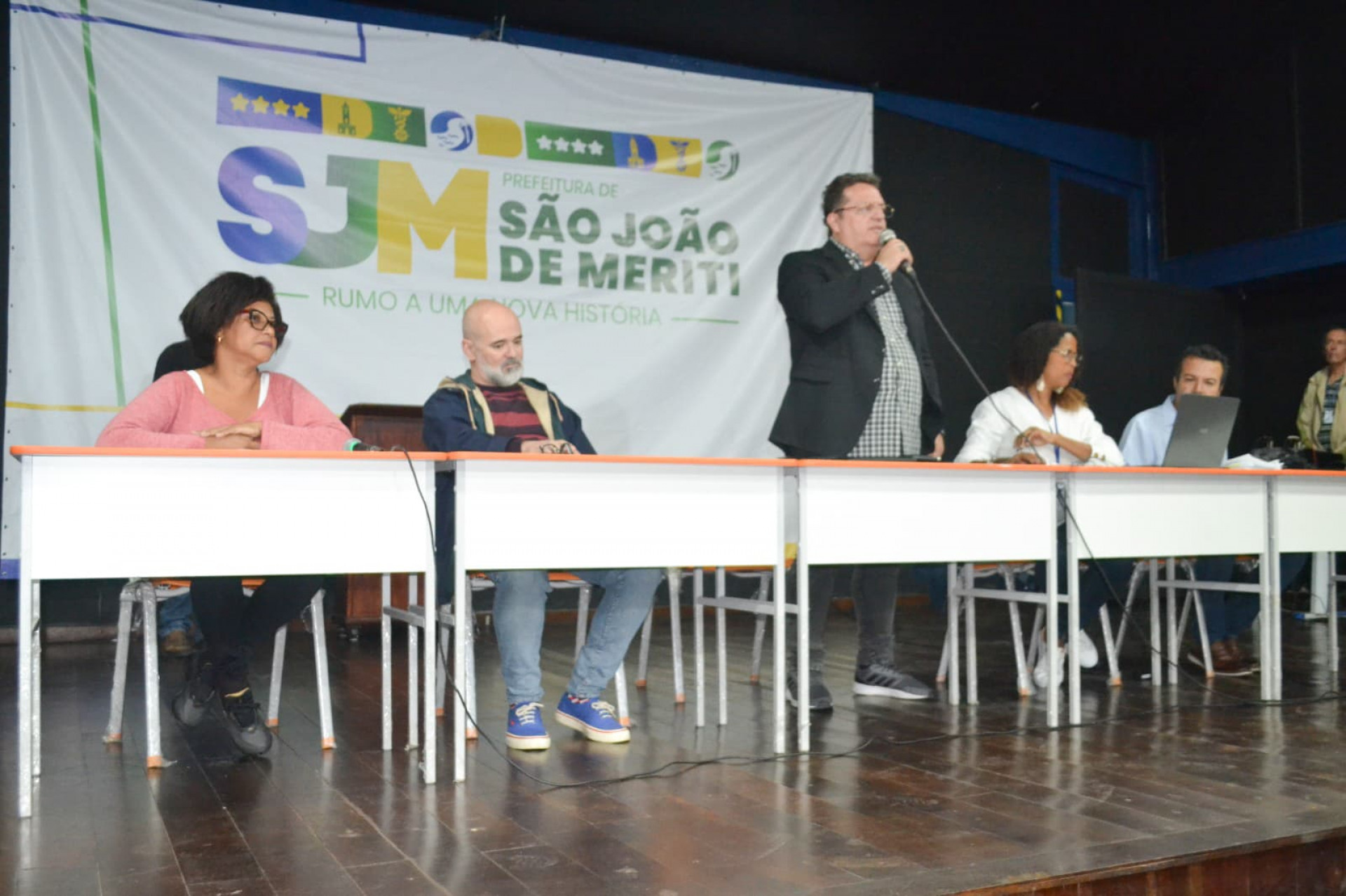 Secret&aacute;rio Ti&atilde;o Pinheiro (centro) destacou a import&acirc;ncia da presen&ccedil;a ativa dos agentes culturais no processo - Elias Nic&aacute;cio/ PMSJM