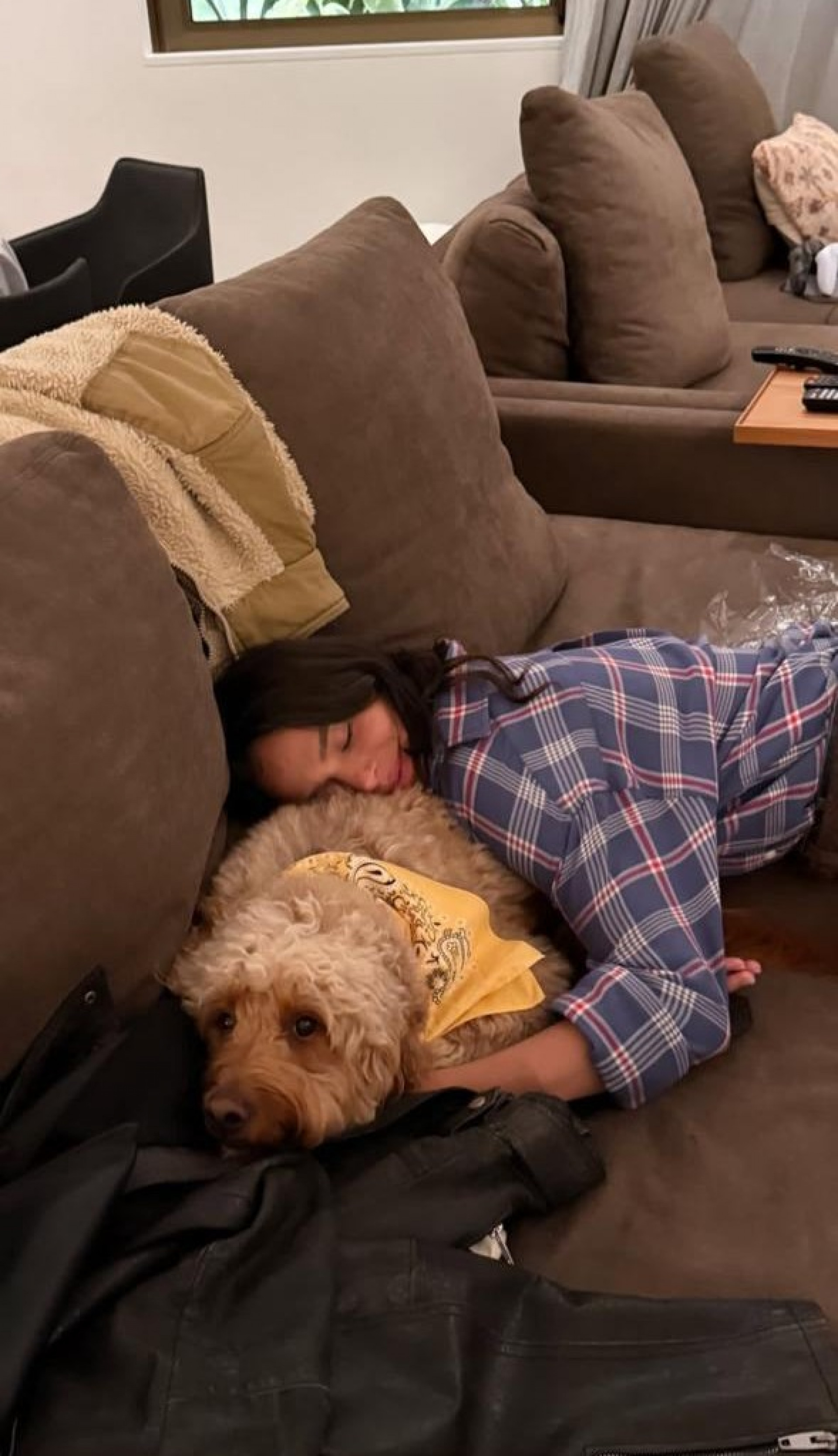 Bruna Marquezine e a cadela de Sasha  - Reprodução / Instagram 