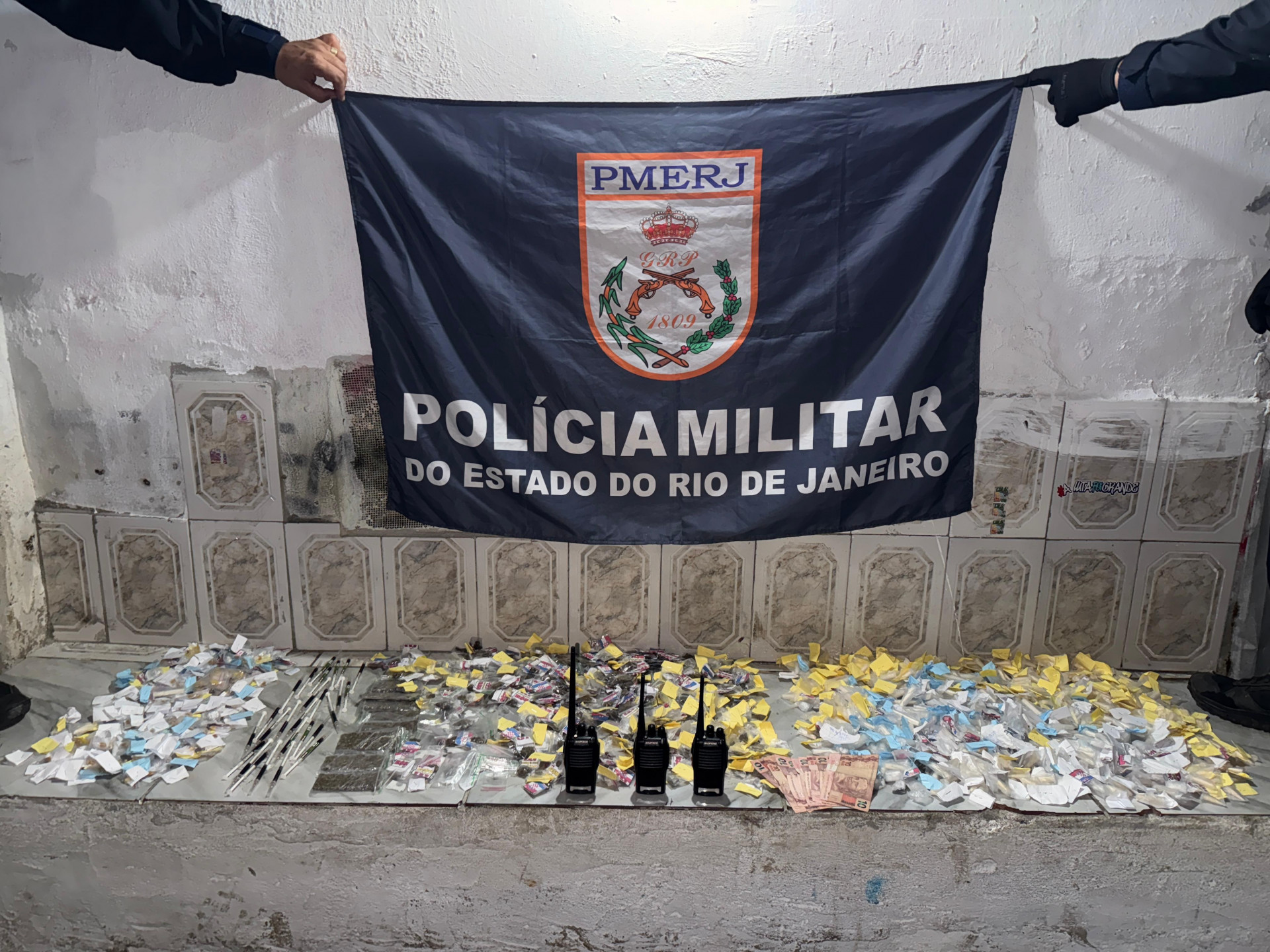 Material apreendido pelos policiais na ação - Reprodução