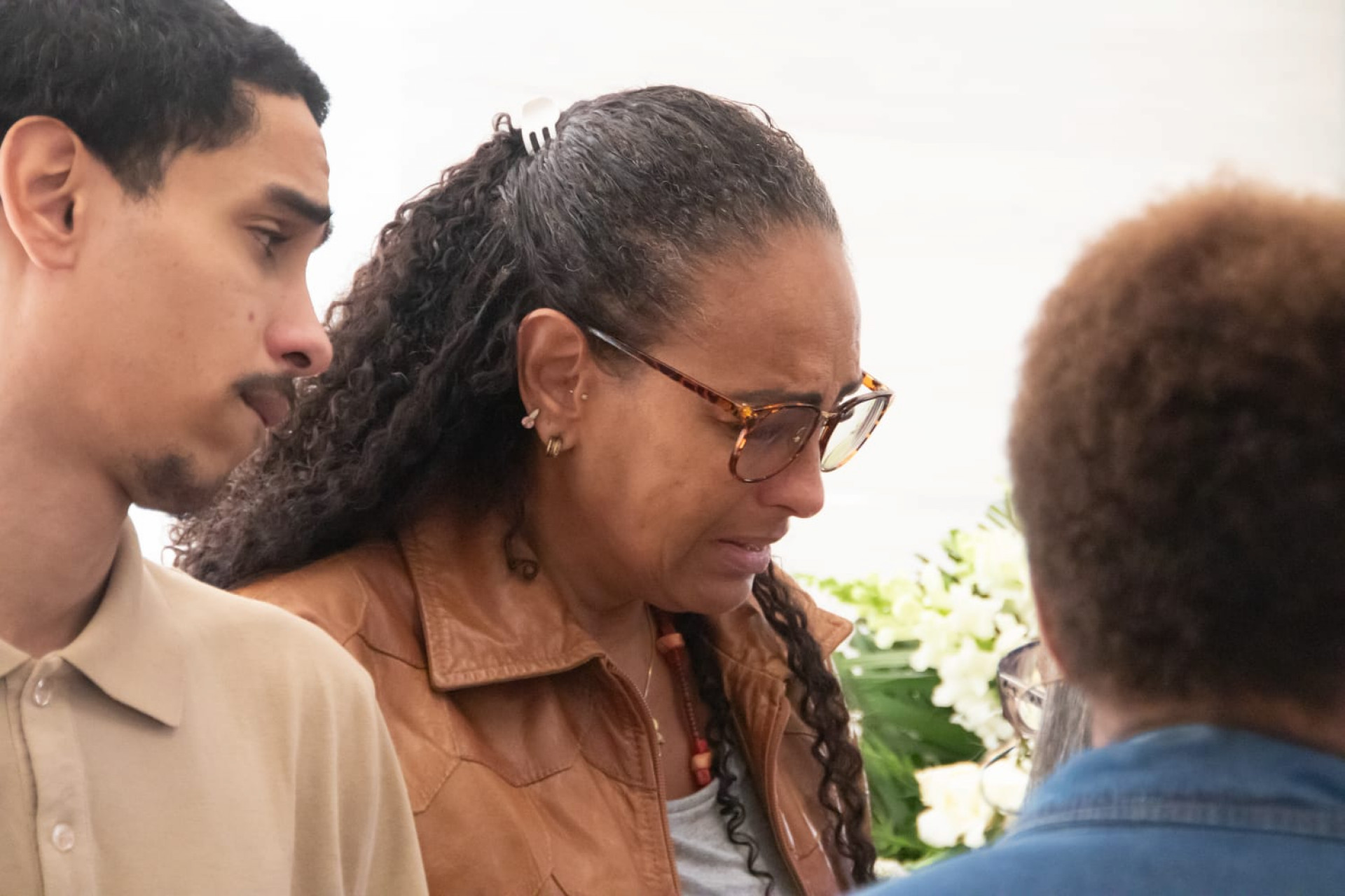 Karla Marcelly, filha de Bira Presidente, no velório do pai, nesta segunda-feira (16) - Érica Martin/Agência O Dia