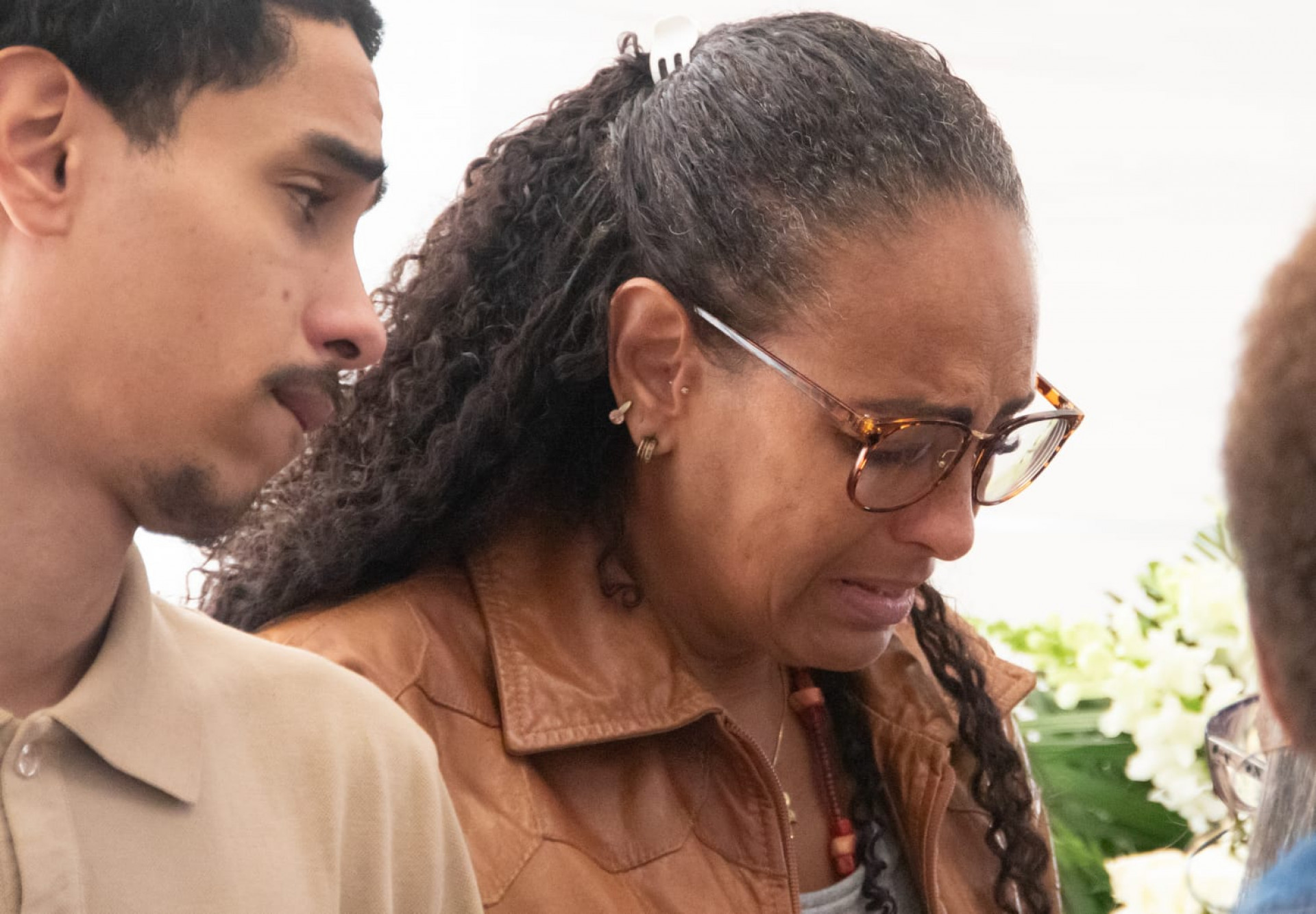 Karla Marcelly, filha de Bira Presidente, no velório do pai, nesta segunda-feira (16) - Érica Martin/Agência O Dia