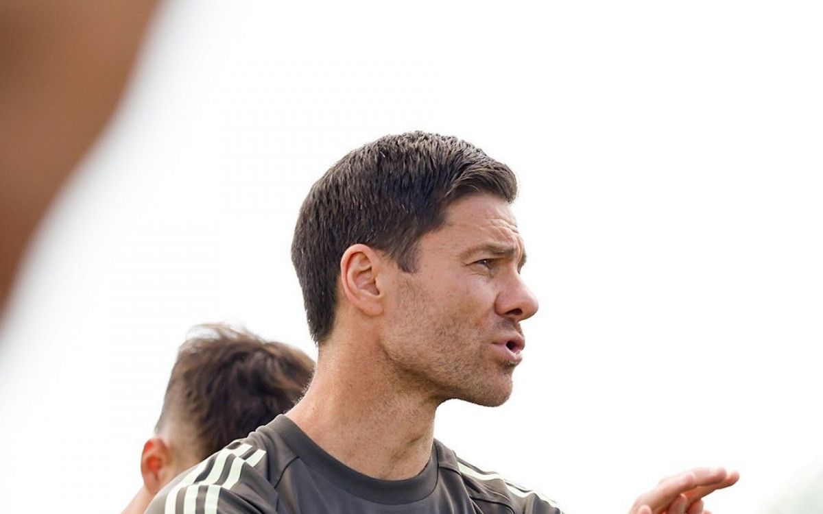 Xabi Alonso comanda treino do Real Madrid
