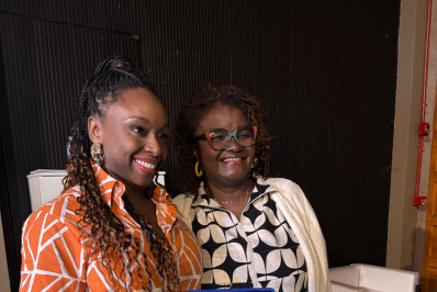 Unidos da Tijuca convida escritora nigeriana Chimamanda Ngozi Adichie para desfilar