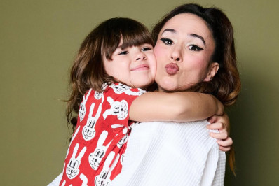 Tatá Werneck posa com a filha e se declara: 'Amor da minha vida'