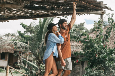 Dudu Azevedo assume namoro com a atleta de kitesurfe Marcela Witt