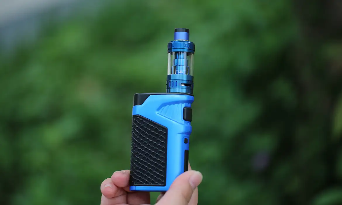 Um em cada nove adolescentes usa cigarro eletrônico no Brasil