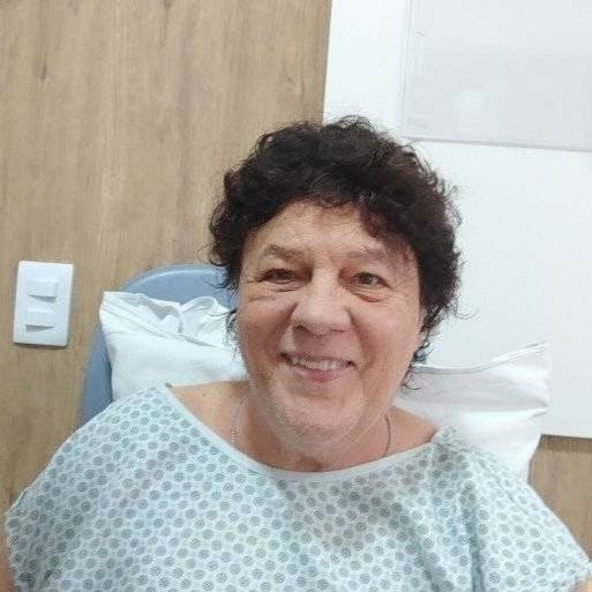 Wanderley Cardoso posou na cama do hospital  - Reprodução/Instagram 