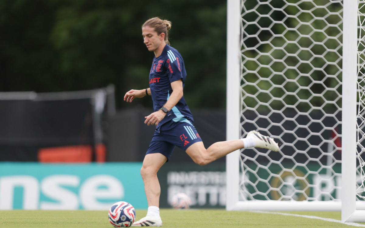 Filipe Luís em treino do Flamengo