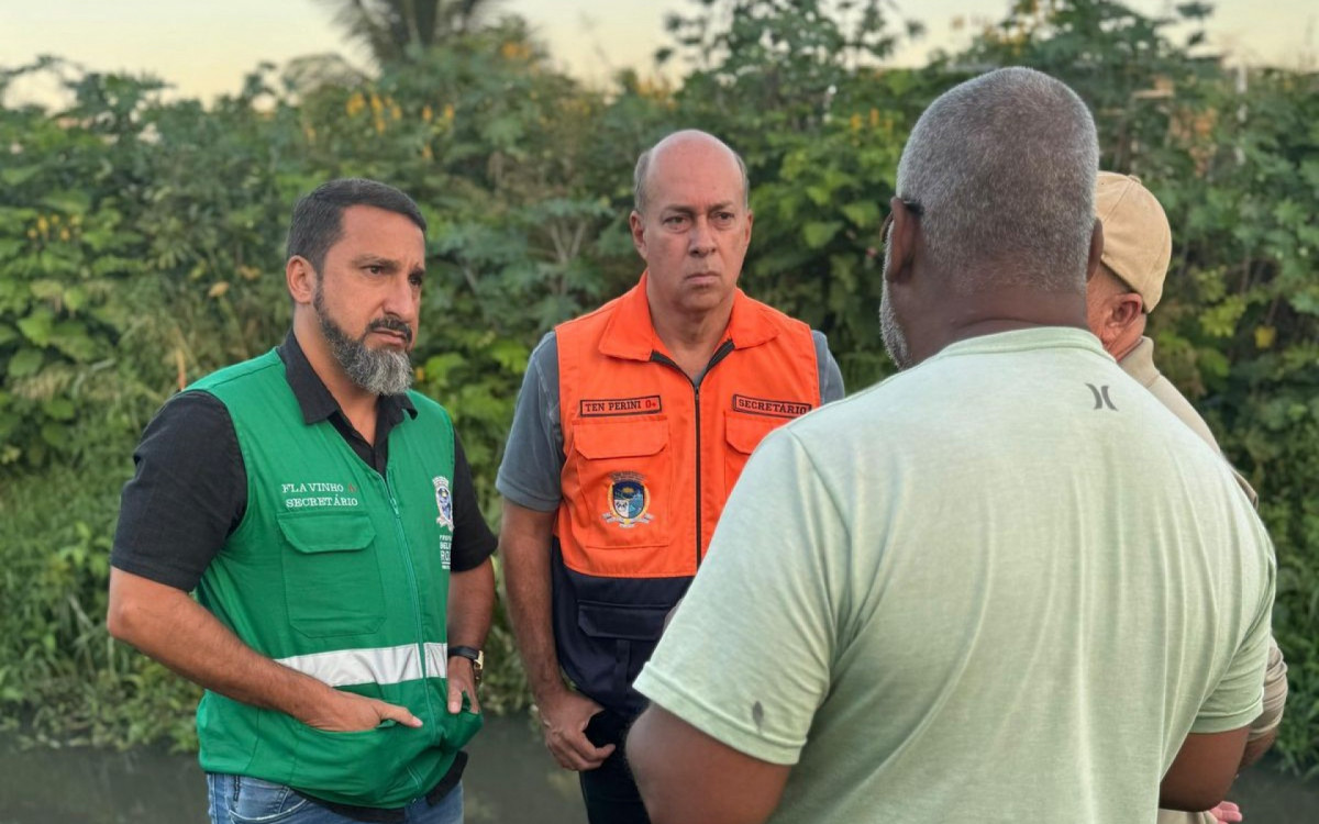 Flávio Gonçalves e Evalder Perini ouviram os moradores que explicaram as necessidades do bairro
