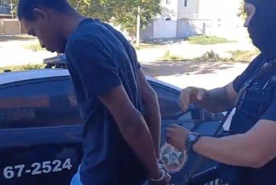 Homem que cobrava taxa de motoristas e entregadores é preso em Araruama