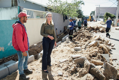 Prefeita visita obras e destaca a política de parcerias com o governo estadual