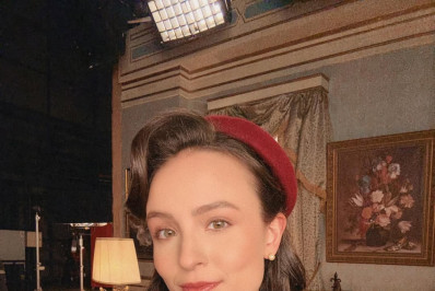 Larissa Manoela divulga cliques nos bastidores de 'Etâ Mundo Melhor!'