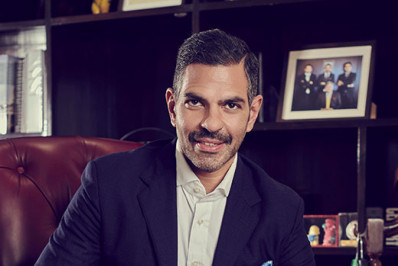 Bilionário morre, aos 53 anos, depois de engolir abelha em partida de polo