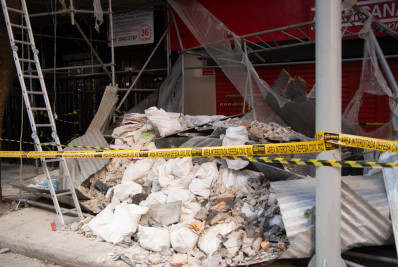 Vídeo: Marquise de prédio desaba em Copacabana