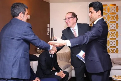 Após provocações e pazes, John Textor e presidente do PSG se reencontrarão 