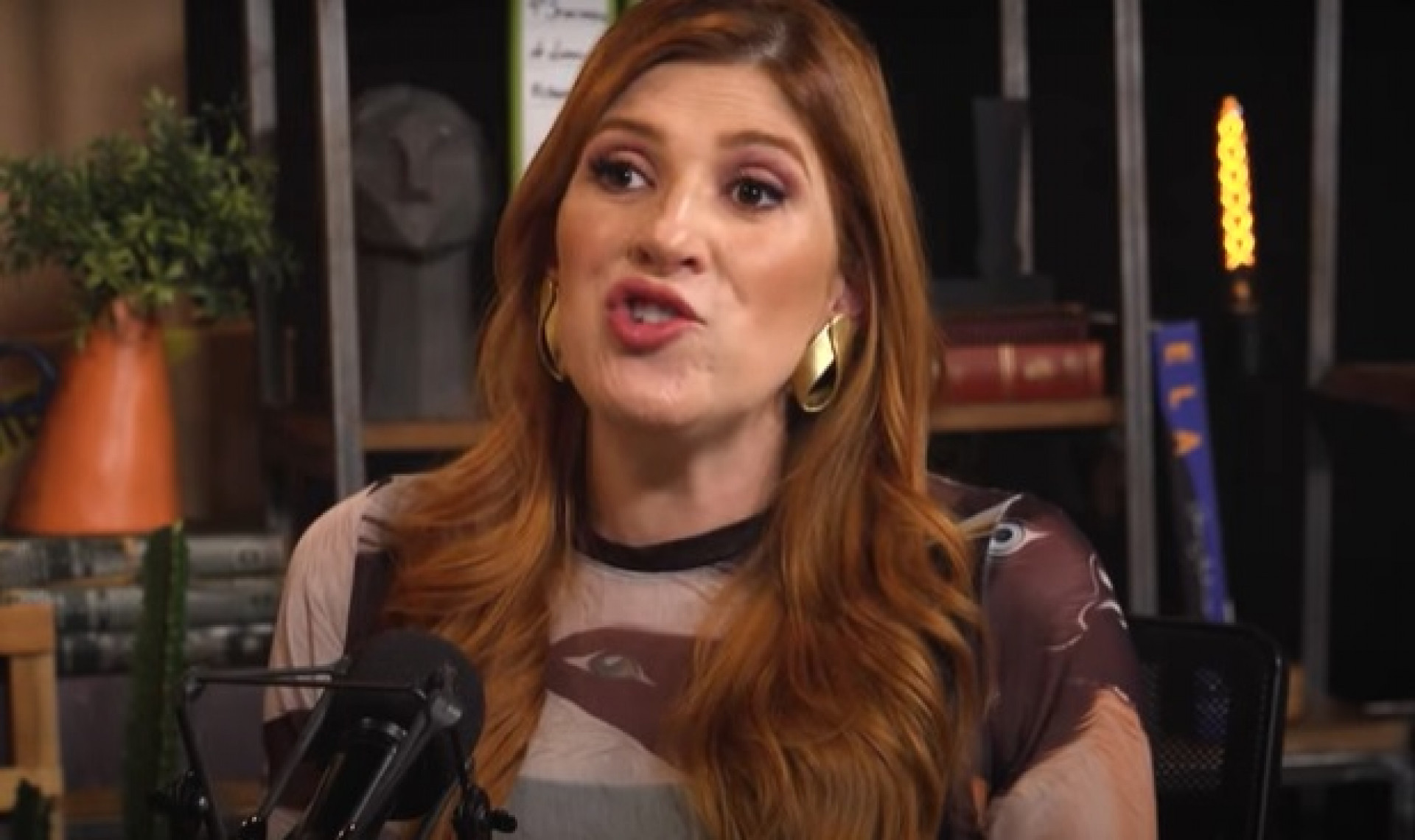 Dani Calabresa revelou se tem contato com Marcelo Andet - Reprodução/YouTube