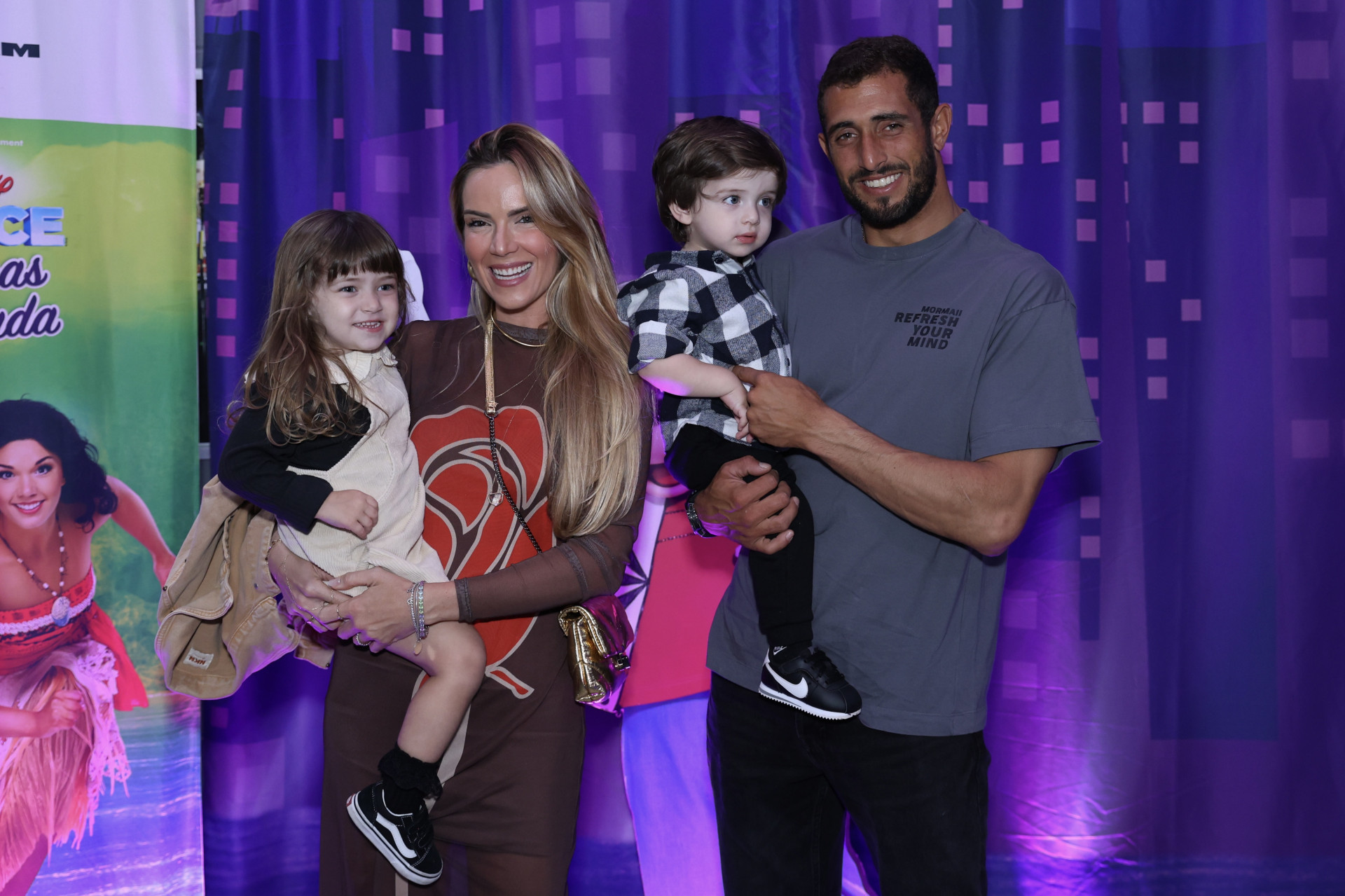 Lucas Chumbo prestigiou o evento com a mulher e os filhos  - Roberto Filho/Brazil News