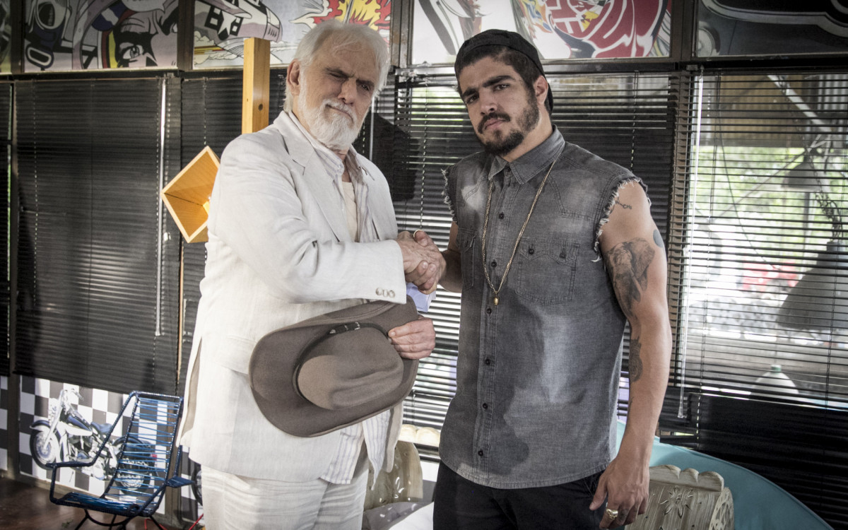 Cuoco com Caio Castro na novela \'I Love Paraisópolis\', em 2015