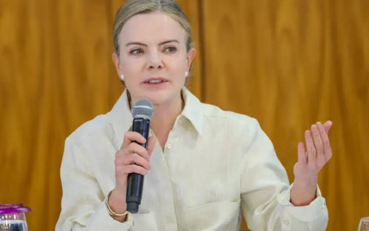 Gleisi Hoffmann criticou aumento da Selic pelo Banco Central