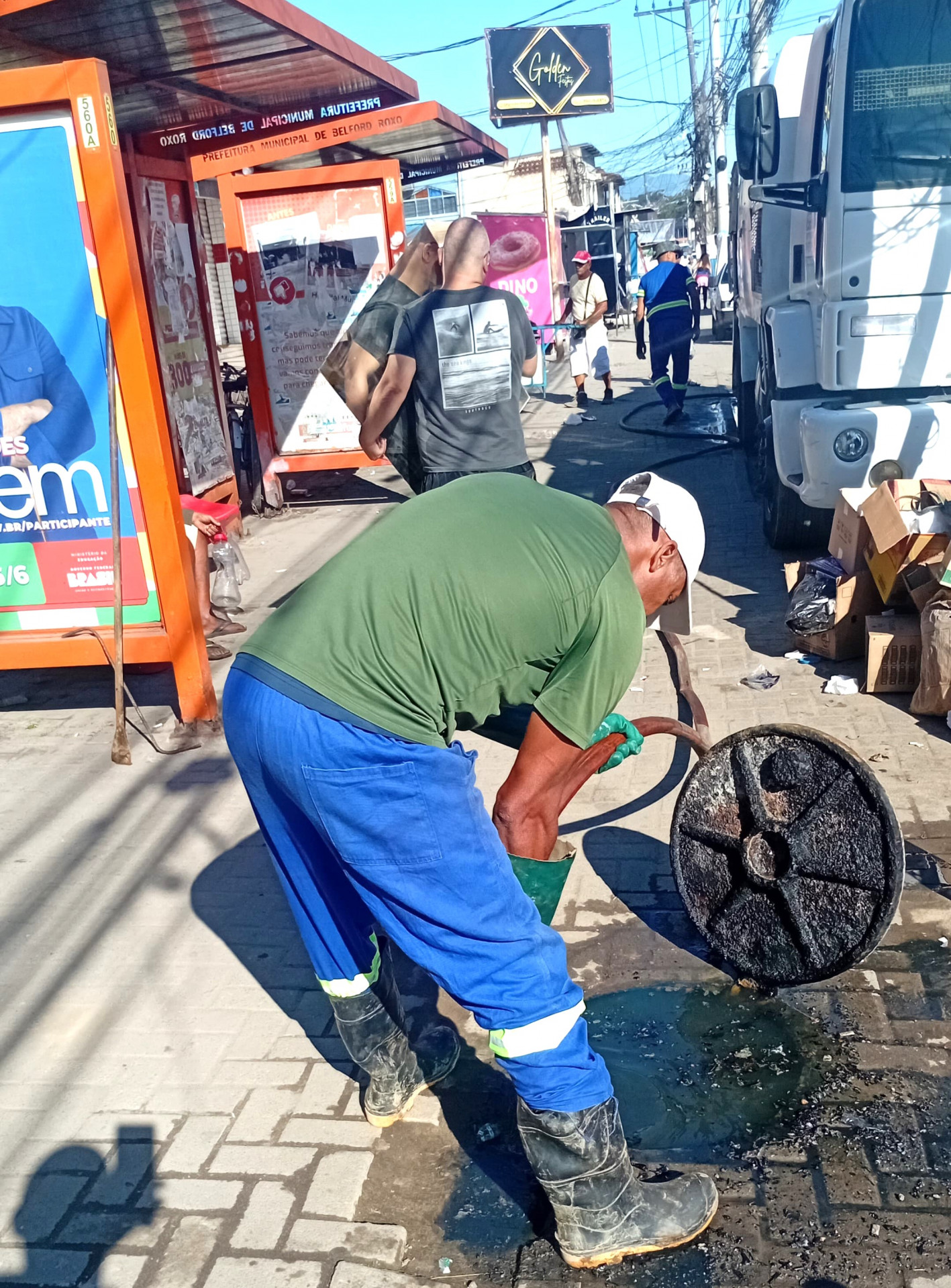 A vacol intensificou o trabalho de desobstrução de esgotos em diversas ruas - PMBR