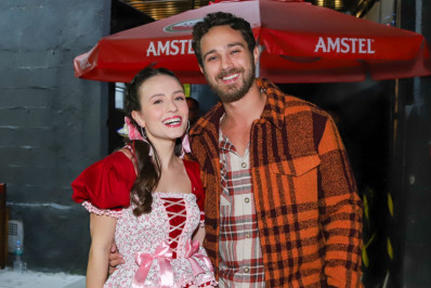 Elenco de 'Êta Mundo Melhor' se reúne em arraiá; veja as fotos