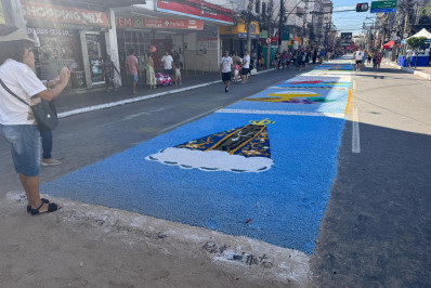 Corpus Christi: fiéis renovam tradição e confeccionam maior tapete de sal da América Latina em SG