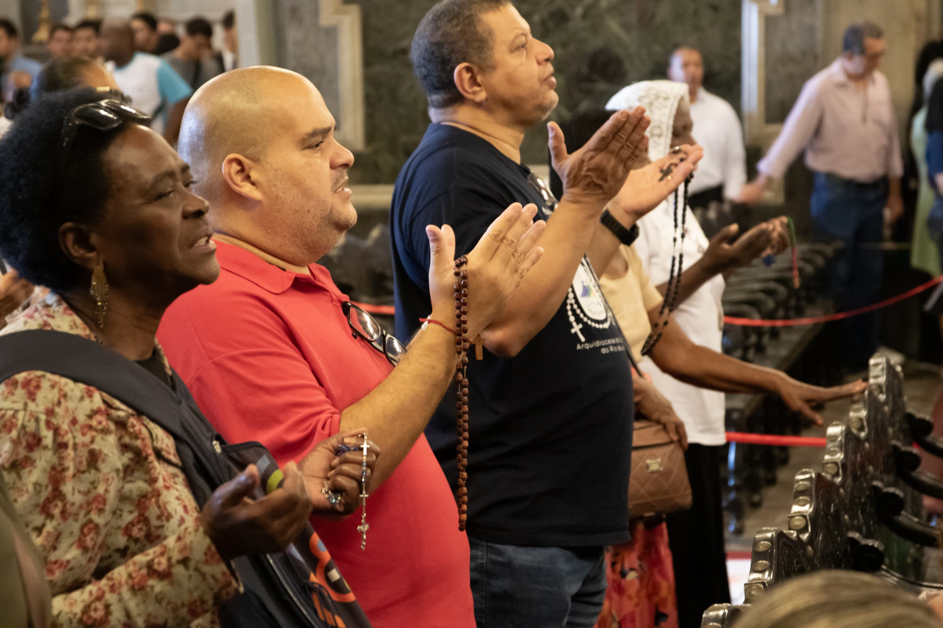 Fiéis celebraram missa na Igreja da Candelária antes da procissão de Corpus Christi - Érica Martin / Agência O Dia