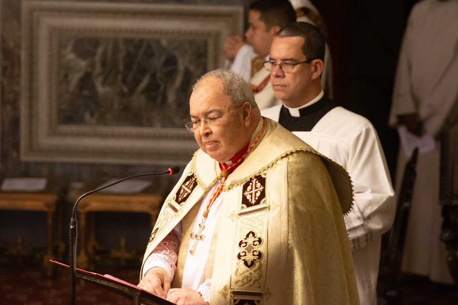Cardeal Orani João Tempesta participou de solenidade na Igreja Nossa Senhora da Candelária - Érica Martin / Agência O Dia
