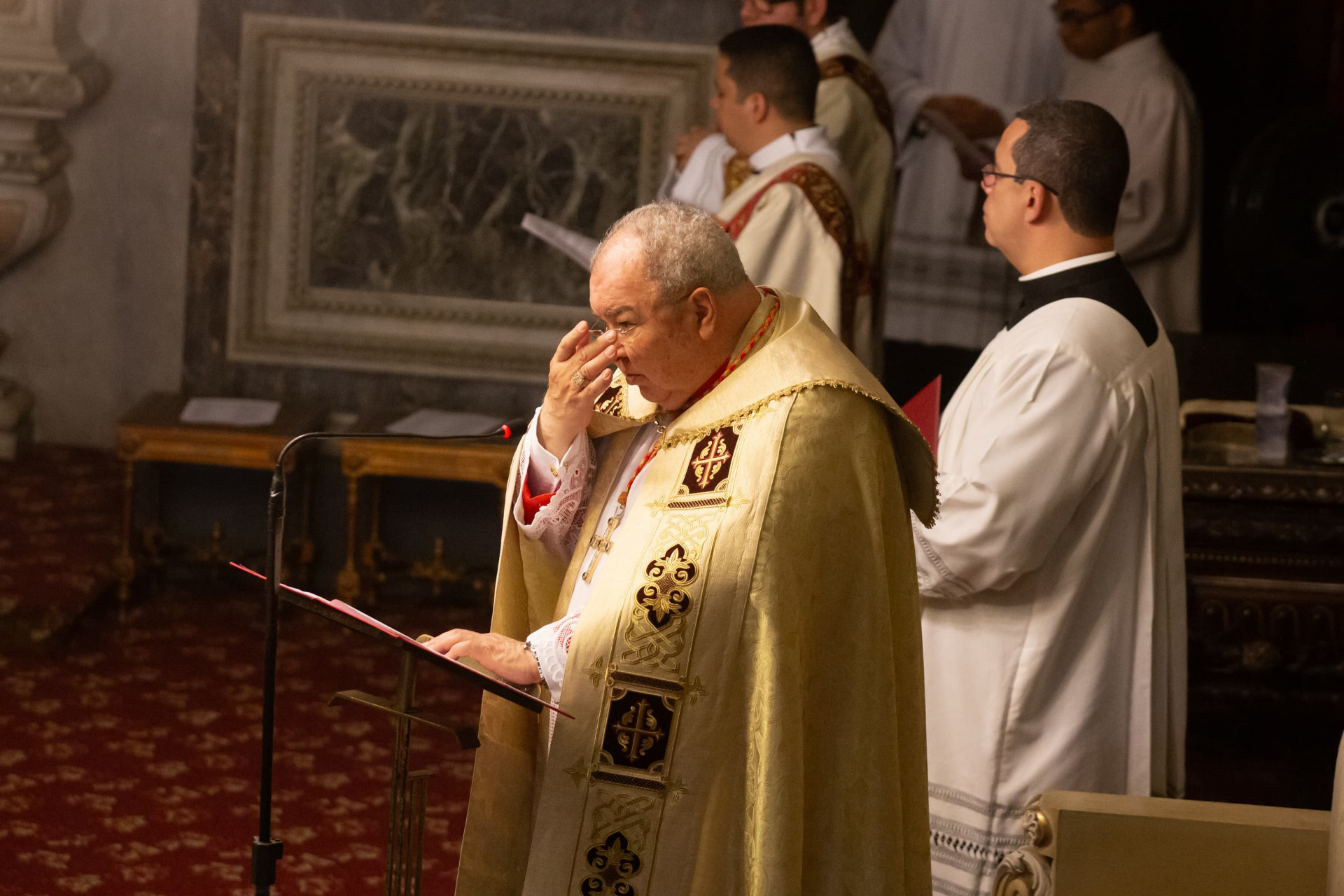 Cardeal Orani João Tempesta participou de solenidade na Igreja Nossa Senhora da Candelária - Érica Martin / Agência O Dia