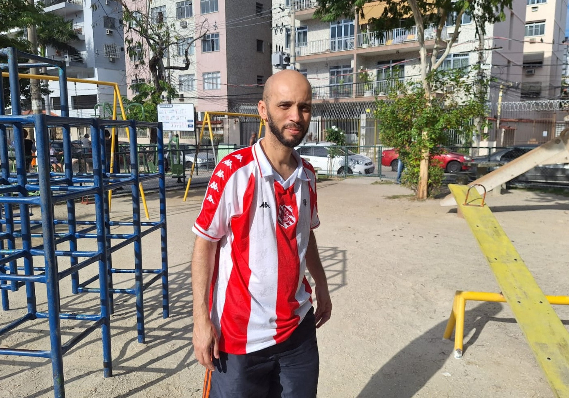 O arquiteto Luiz Tadeu Castor declarou preferência pelo inverno ao classificar o verão do Rio como de rachar - Luiz Maurício Monteiro/Agência O Dia