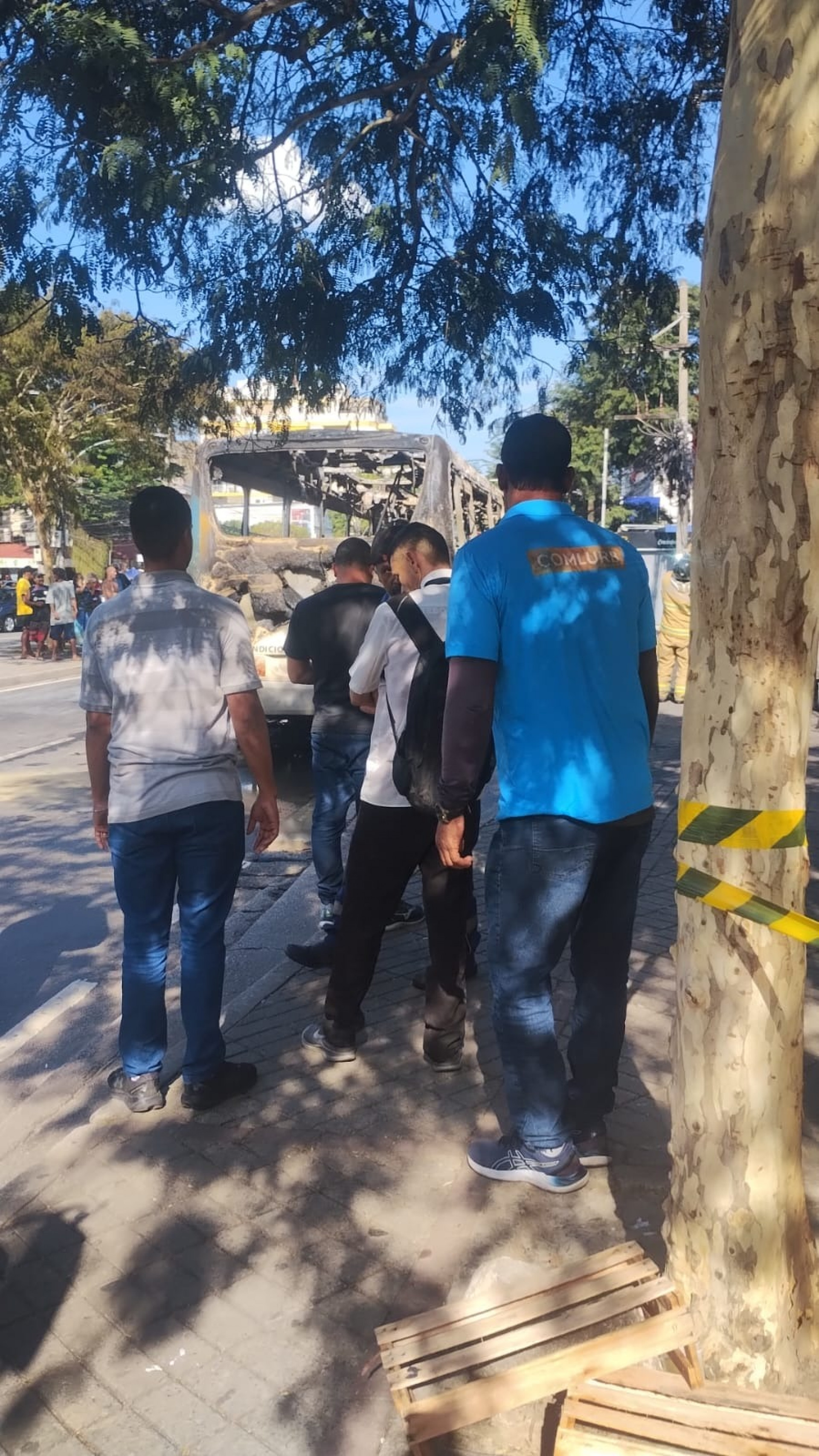 Chamas foram controladas por volta das 14h - Divulgação / Centro de Operações Rio