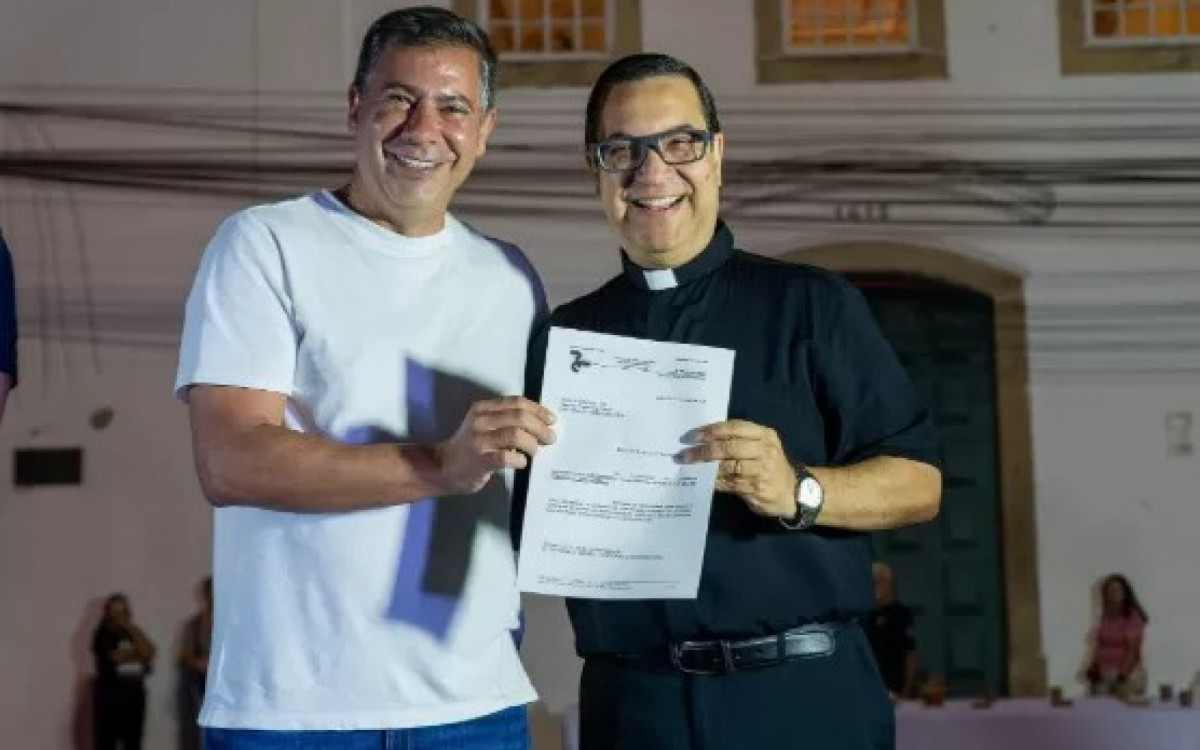 Prefeito Dr Serginho e o Padre 