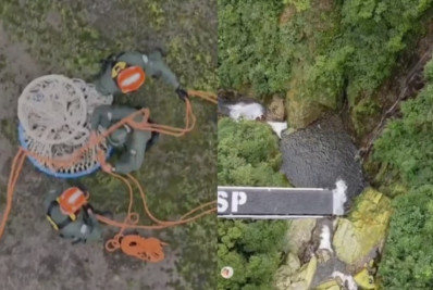 Helicóptero da PM resgata dois homens perdidos em trilha em São Paulo