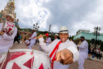 Unidos de Padre Miguel leva público ao delírio durante apresentação em Hong Kong