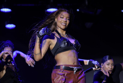 Ludmilla reúne famosos em apresentação no Rio 