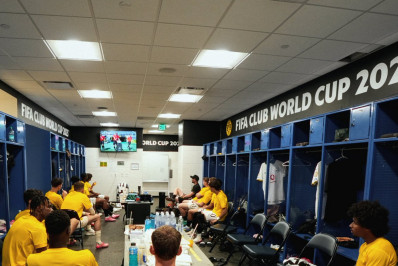 Reservas do Borussia veem primeiro tempo contra o Mamelodi no vestiário para fugirem do sol