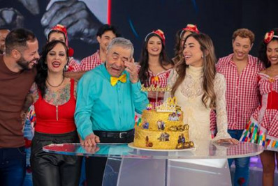 Ivo Holanda ganha homenagem no 'Programa Silvio Santos' e se emociona